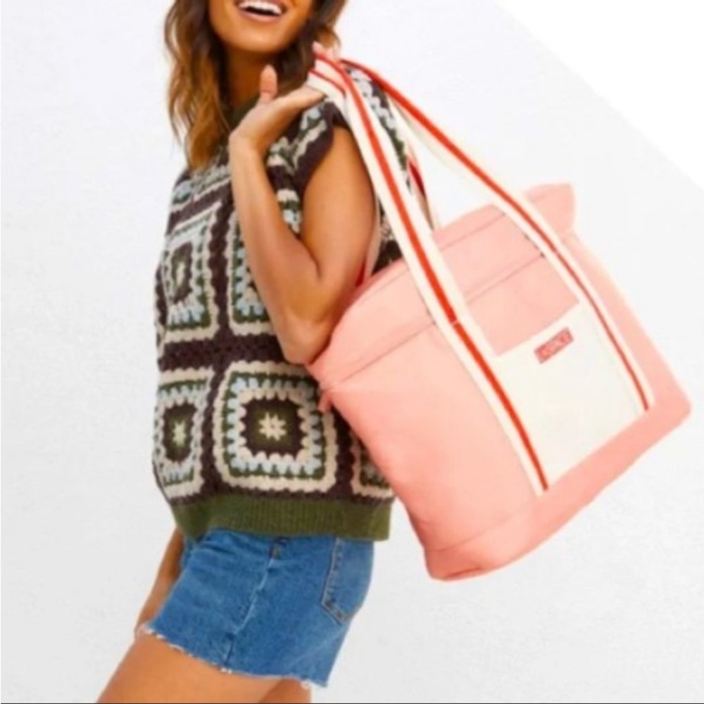 New with tags - L*SPACE
Coastal Cooler bag
